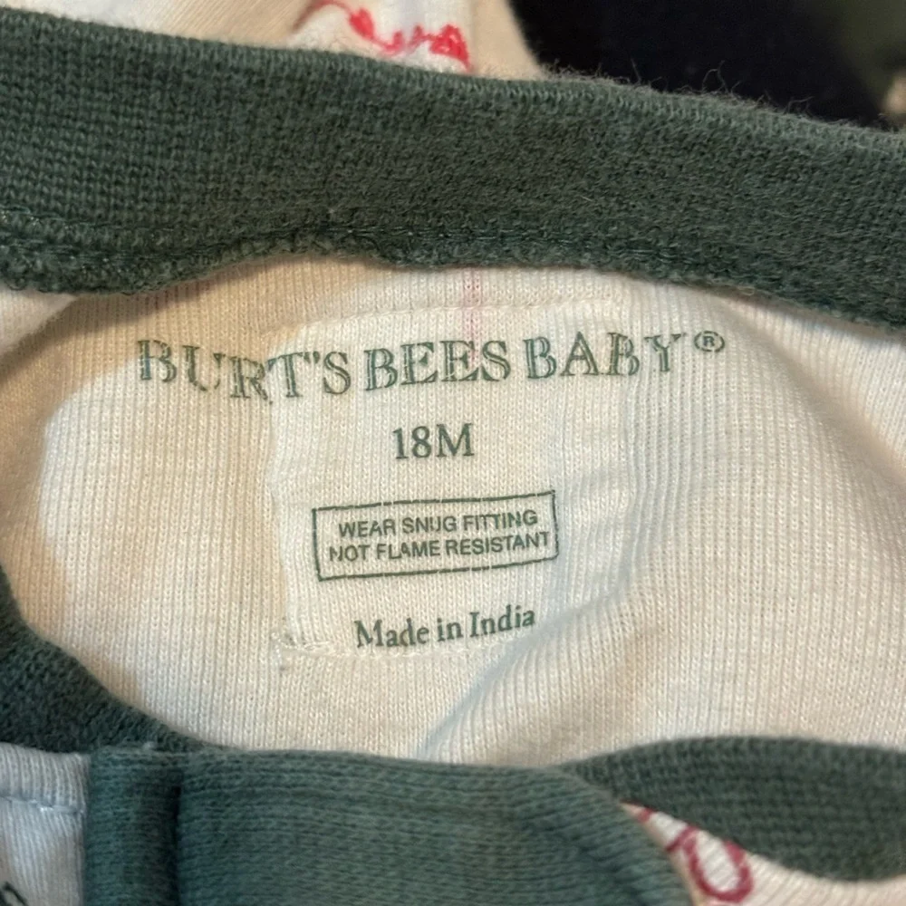 Burt’s Bees Baby Organic Cotton Christmas Print Zip Up Footed Pajamas Size 18 mo